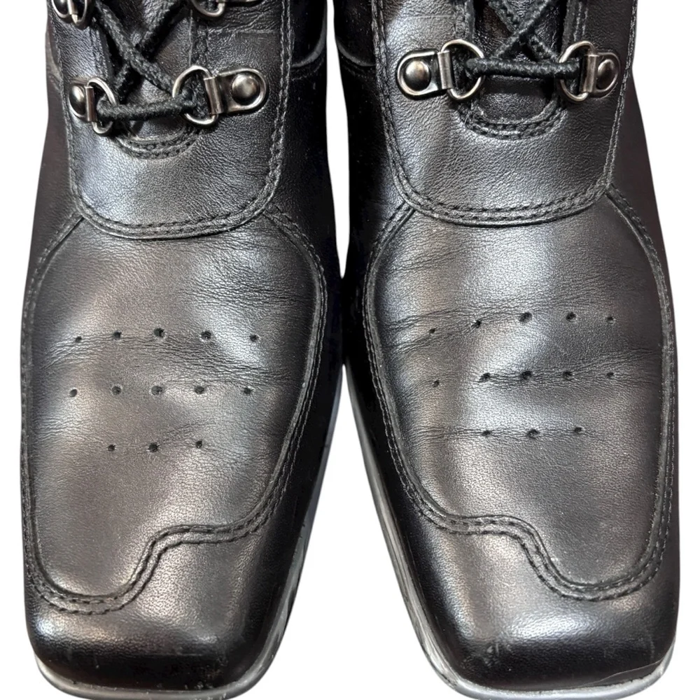 Timberland Hill Black Leather Wedge square Toe Bootie Size 7.5 US Womens